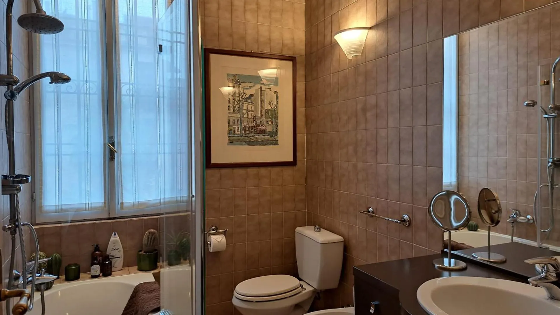 Casa Mari - Free Secure Parking, Breakfast, Private Bathroom, Wifi, Garden, Aircon, 3 Min Walk To Metro And Train Station Milán 0*,  Italia