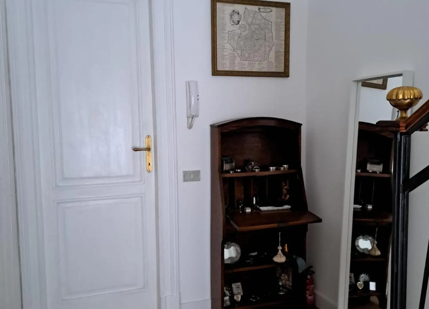 Casa Mari - Free Secure Parking, Breakfast, Private Bathroom, Wifi, Garden, Aircon, 3 Min Walk To Metro And Train Station Milano Italia