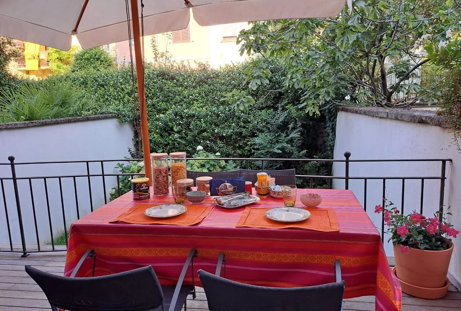 Casa Mari - Free Secure Parking, Breakfast, Private Bathroom, Wifi, Garden, Aircon, 3 Min Walk To Metro And Train Station Milano